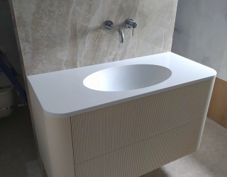 Подвесная тумба с раковиной и столешницей из камня