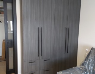 Шкафы для спальни с темными фасадами