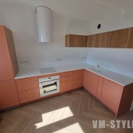Угловая кухня с фасадами МДФ в терракотовом цвете